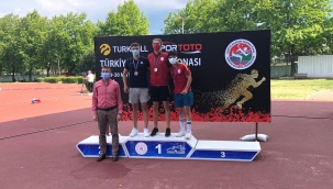 Taygun Bursa’da kürsüde