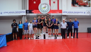 Masa Tenisinde büyükler yarıştı