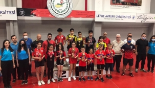 Masa Tenisinde Minik Raketler Yarıştı