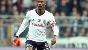 Beşiktaş, Atiba Hutchinson ile 1 yıllığına yeniden anlaştı