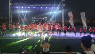 Cimnastikçiler, geceyi aydınlattılar