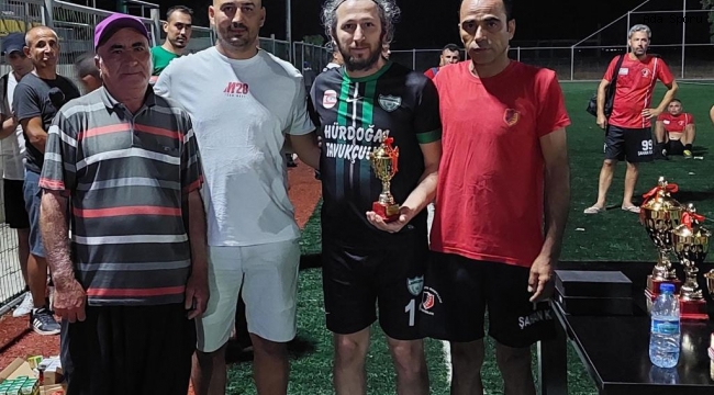 Karel bebek için oynadılar