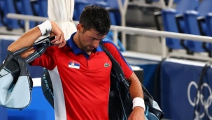 Novak Djokovic yarı finalde Zverev'e elendi!