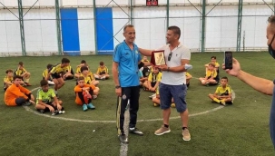 Özdevrim onurlandırıldı