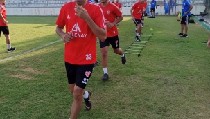 Yusuf takımla çalışıyor