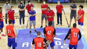 Anadolu Efesli oyuncular, yeni sezonu bekliyor
