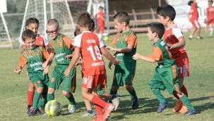 Asya bebek için oynadılar