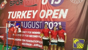 Badmintoncularımız ilk maçlarını oynadı