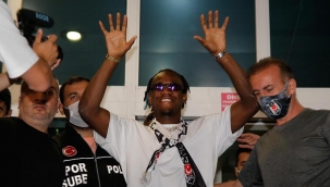 Beşiktaş'ın yeni transferi Batshuayi, İstanbul'a geldi