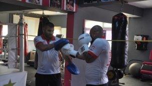 Demir yumruk kampa girdi