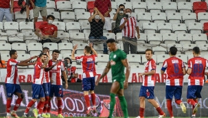 Düello'da kazanan Antalya