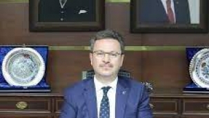 Giresun Valisi Ünlü, şampiyon yüzücüleri tebrik etti