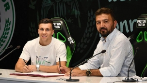 Konyaspor, Polonyalı Konrad Michalak'ı transfer etti