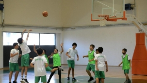 Mamaklı minikler turnuvada boy gösteriyor