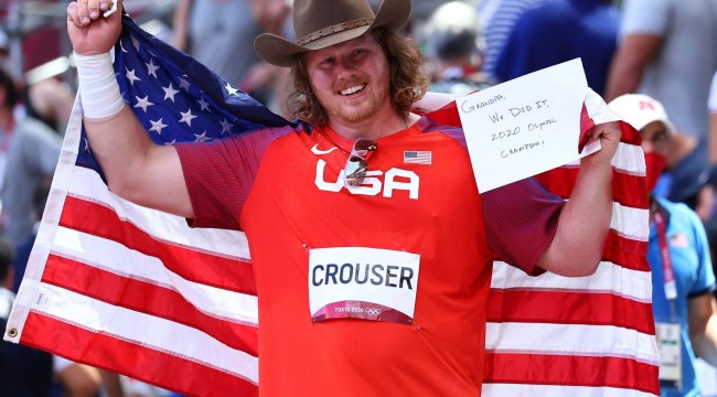 Ryan Crouser, olimpiyat rekoruyla altına uzandı