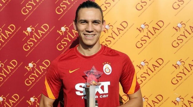 Taylan Antalyalı ödülünü aldı