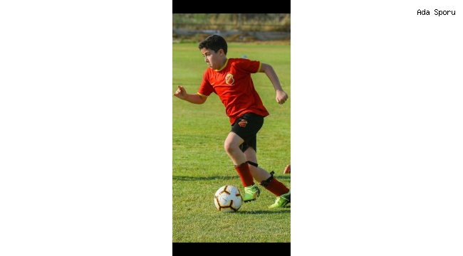 Erez Altay forması giyiyor