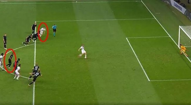 Frankfurt-Fenerbahçe maçında penaltı tekrarı gerekiyordu!