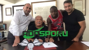Moses'da imzayı attı