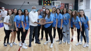 Kadınlar U17’de şampiyon GAÜ