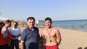 Plajda son kez güreştiler