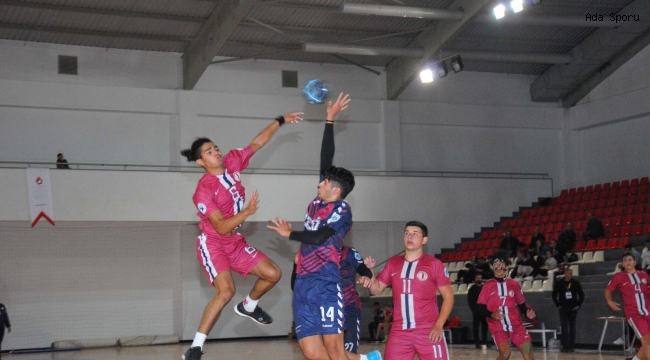 Çekişmeli maç YDÜ’nün:22-21