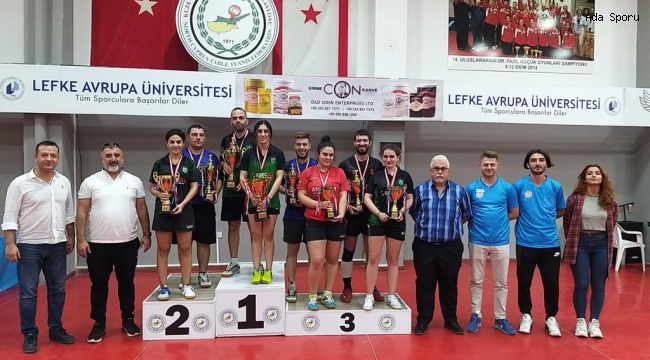 Masa tenisinde büyükler karşılaştı