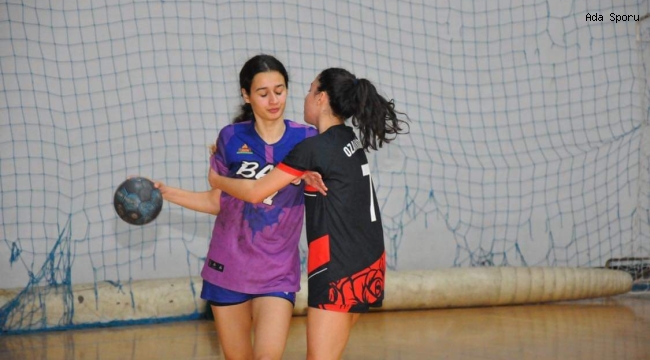 Hentbol’da bereketli gece