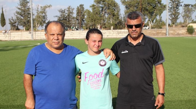 AYŞE BERKEL KADIN FUTBOLUMUZU YAKINDAN TAKİP EDİYOR