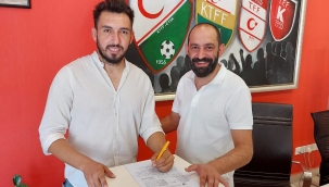 Emre imzayı attı