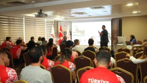 Ferhat Sakallı, İzmir’de atletizm zirvesine katıldı