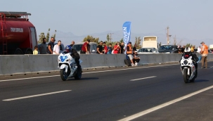 Motodragcılar 600 metrede yarıştı