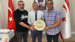 Topaloğlu Ailesinden Cahitoğlu’na Plaket