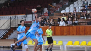 U16 tüm hızıyla sürüyor
