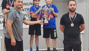 Erkeklerde Bekiroğulları, Kadınlarda GAÜ şampiyon