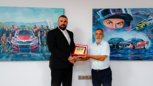 Haskasap’a bir plaket de Motorsporları kulüplerinden