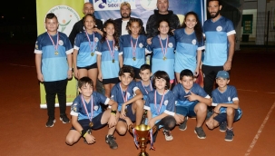 GÜVEN SİGORTA TAKIMLAR ARASI 12 YAŞ TENİS LİGİ ŞAMPİYONU GMBTK (LACİVERT) TAKIMI OLDU