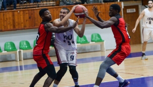 Zorlu maç YDÜ’nün: 56-51