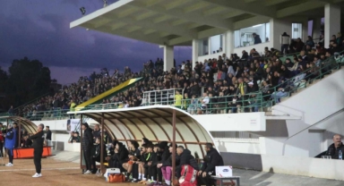Dolu tribünler derbiyi izledi