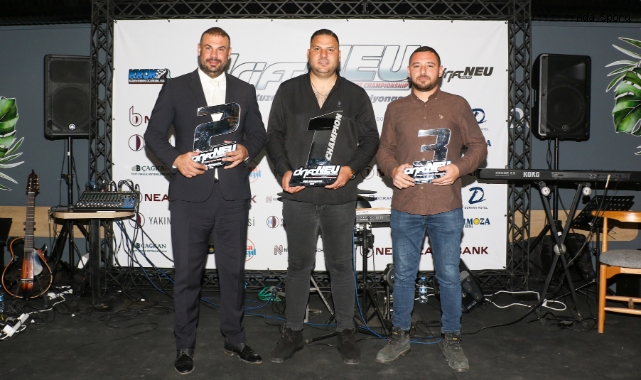 Drift Şampiyonları kupalarını aldı