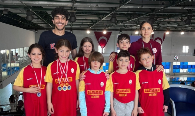 MİNİKLER VE KÜÇÜKLER HAVUZU COŞTURDU