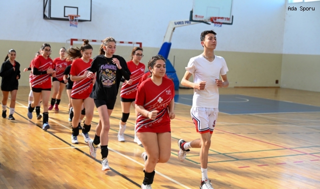 Kemal Moral Voleybol Okulu Sıkı Çalışıyor