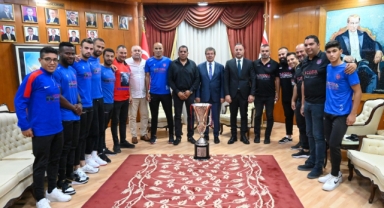 Başbakan Üstel, Kupa Şampiyonu’nu kabul etti