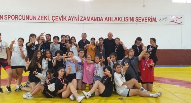 Kadın güreşinde en fazla birincilik Lapta’nın