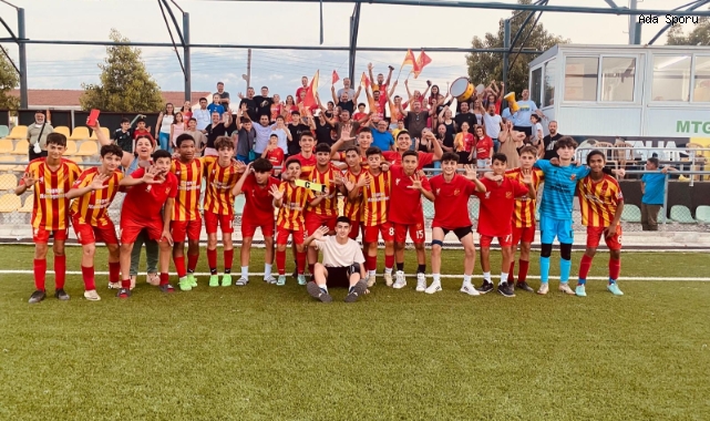 Sevinç gözlerinden okunuyor