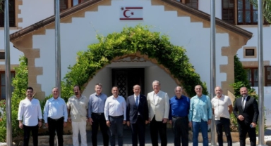 CUMHURBAŞKANI TATAR, KTSYD BAŞKANI ÖZSOY VE ESKİ BAŞKANLAR İLE BİRARAYA GELDİ