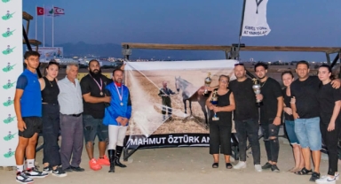 Atlar Zafer Bayramı Kupası için koştu.