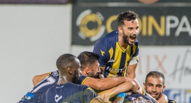 Kenan Oshan'ın ayak tarak kemiği kırıldı