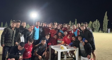 Dipkarpaz Futbol Takımı Mimar Dağ'ın yeni yaşını kutladı
