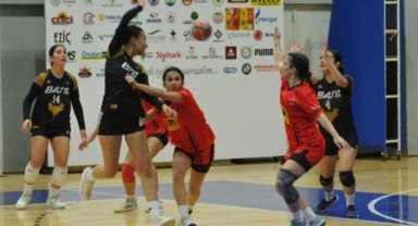 Hentbol’da yoğun gece